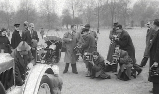 Schwarzweiss Bild Oldtimerveranstaltung